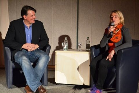 Moderator Andreas Schuler (Südkurier) zusammen mit Verena Bentele